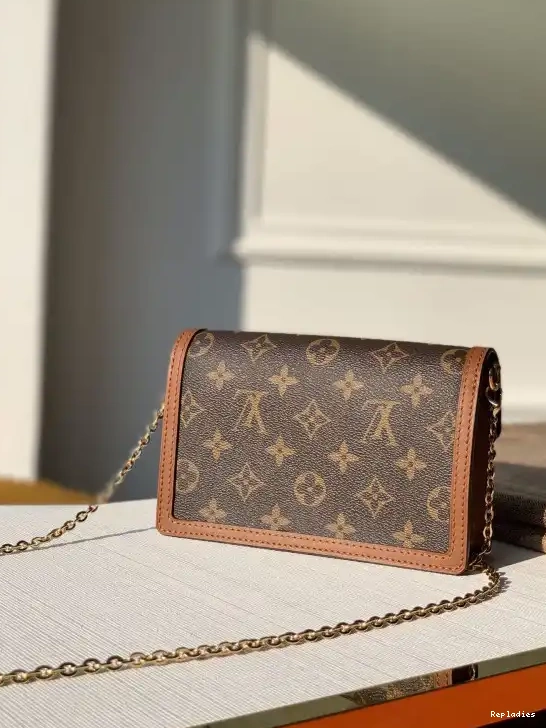 Cheap V DAUPHINE LOUIS CHAIN VUITTON WALLET 0610